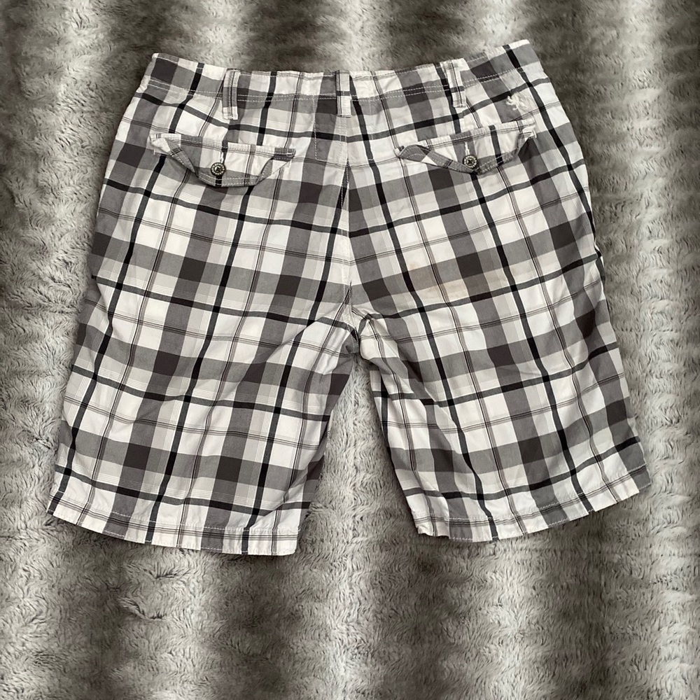 Express Shorts - Picture 3 of 3